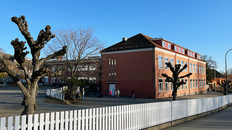 Stavern Skole - i ny drakt