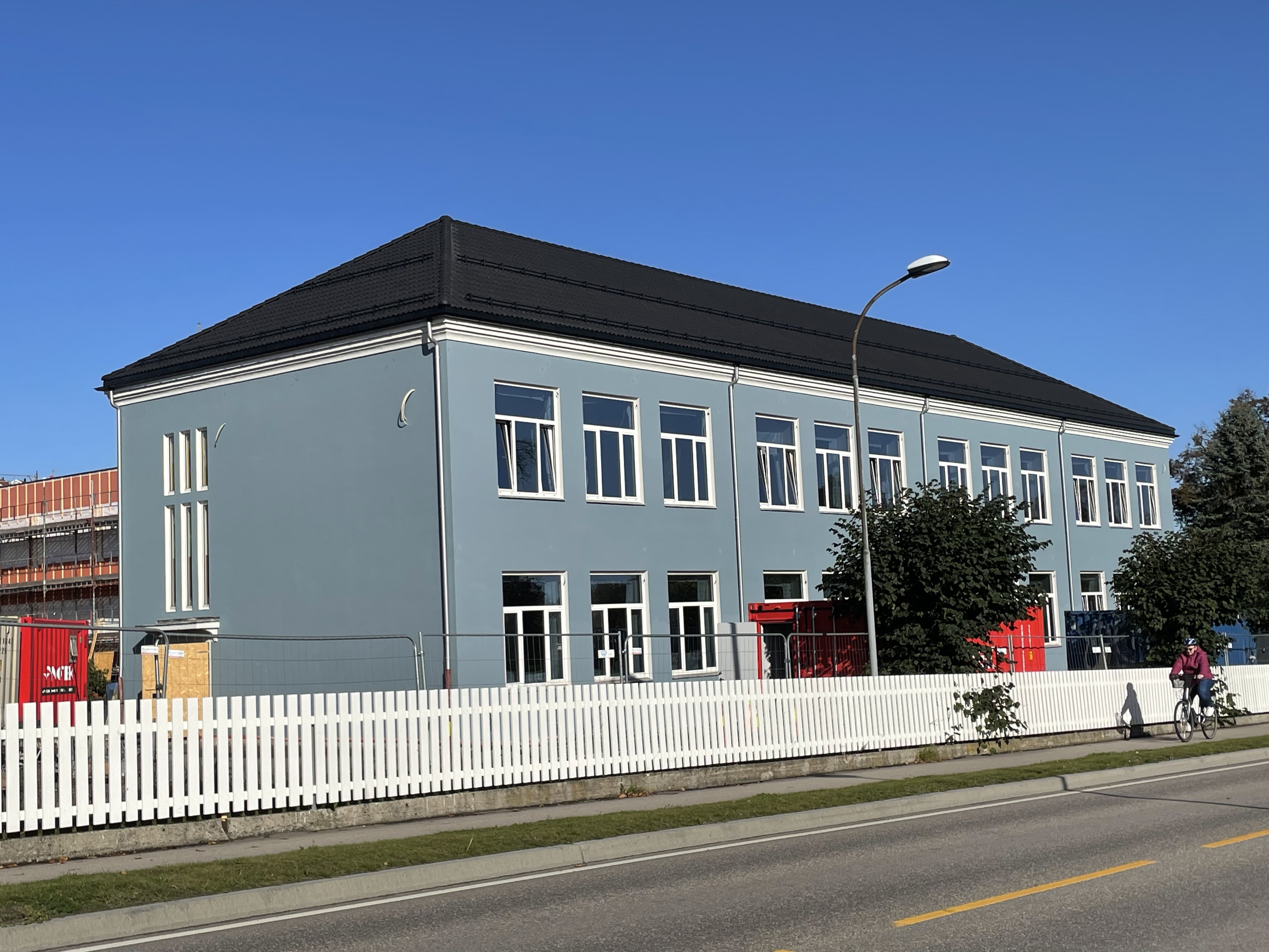 Derfor er Stavern skole blitt blå 